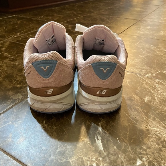 New Balance 990v5 Shoes - Cherry Blossom/Team Carolina - Picture 5 of 8